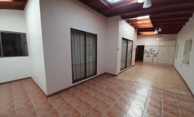 SE ARRIENDA EXCELENTE CASA PARA EMPRESA IDEAL OFICINA O HABITACIONAL, CALAMA