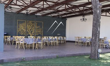 Quinta en Venta en colonia Nuevo Almaguer, con 10 cajones de estacionamiento.