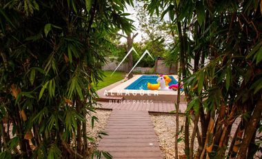 Quinta en Venta en colonia Nuevo Almaguer, con 10 cajones de estacionamiento.