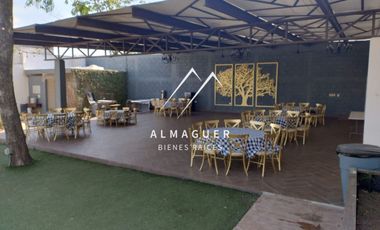 Quinta en Venta en colonia Nuevo Almaguer, con 10 cajones de estacionamiento.