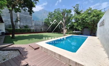 Quinta en Venta en colonia Nuevo Almaguer, con 10 cajones de estacionamiento.