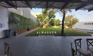 Quinta en Venta en colonia Nuevo Almaguer, con 10 cajones de estacionamiento.