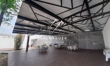 Quinta en Venta en colonia Nuevo Almaguer, con 10 cajones de estacionamiento.