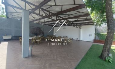 Quinta en Venta en colonia Nuevo Almaguer, con 10 cajones de estacionamiento.