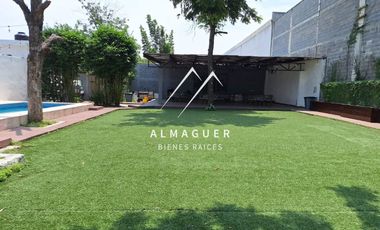 Quinta en Venta en colonia Nuevo Almaguer, con 10 cajones de estacionamiento.