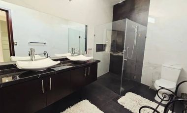 CASA EN VENTA EN FRACCIONAMIENTO FRENTE AL CLUB CAMPESTRE