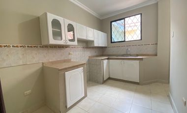 Departamento en Álamos cerca a la Alborada