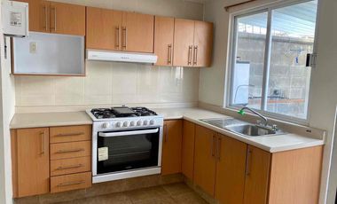 LINDA CASA EN RENTA, EN PRIVADA, EN FRACC. SAN VALENTIN, EN ZINACANTEPEC