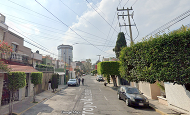 ¡Oportunidad de Inversión! Casa en Remate Bancario Aproveche esta excelente oportunidad de adquisición mediante remate bancario. Propiedad con alto po