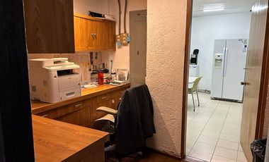 VENTA DE EDIFICIO DE OFICINAS EN 3 NIVELES EN LA ANZURES A UN COSTADO DEL HOTEL CAMINO REAL.