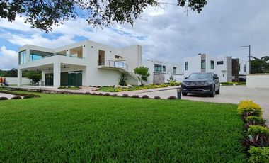 TERRENO EN VENTA DE 421 M2 EN FRACCIONAMIENTO LA ESCONDIDA