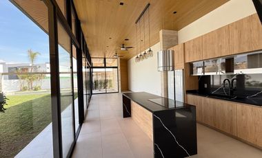 CASA EN VENTA EN FRACCIONAMIENTO LOMAS DE COCOYOC MORELOS