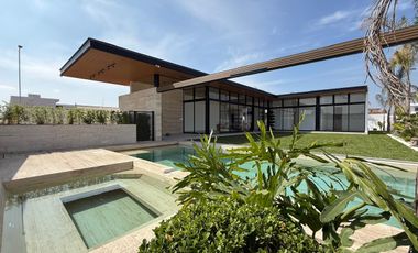 CASA EN VENTA EN FRACCIONAMIENTO LOMAS DE COCOYOC MORELOS