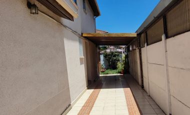 Excelente Casa en Condominio 4 Dormitorios, Quilicura