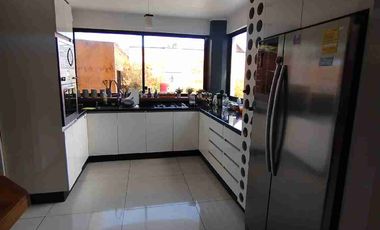 Vendo Hermosa y Agradable Casa 435 mts², 6Dormitorios 6Baños 3Estacionamientos