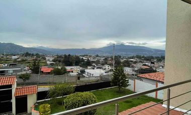 Arriendo casa Independiente sector La y de Puembo