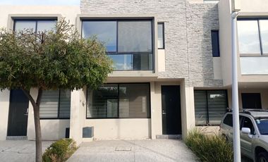 Casa en venta en ZOI Sur | Tlajomulco de Zúñiga a minutos de Galerías Santa Anita