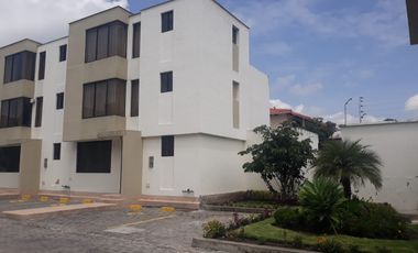 Se Vende casa, 4 habitaciones sector La Armenia.  Valle de los Chillos, Ecuador