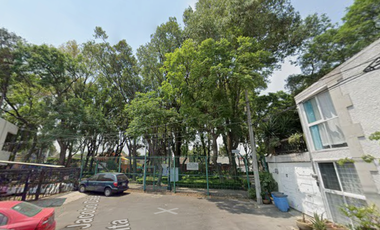 OPORTUNIDAD AMPLIA CASA DOS PLANTAS CON JARDÍN EN LA COL. PERIODISTAS. REMATE BANCARIO