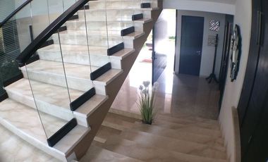 Jardines en la Montaña residencia moderna en renta