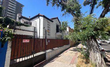 Casa Comercial 6 Privados 3 Baños Y Estacionamientos. Ñuñoa