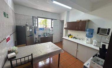 Casa Comercial 6 Privados 3 Baños Y Estacionamientos. Ñuñoa