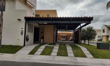 se renta casa modelo Galicia ampliada de 4 recamaras!