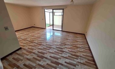 Hermosa Casa 3 Dormitorios, 2 baños, 2 Estacionamientos