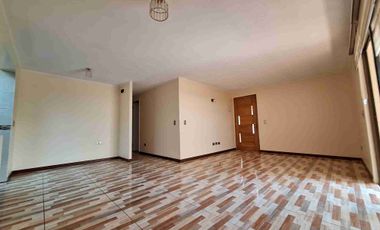 Hermosa Casa 3 Dormitorios, 2 baños, 2 Estacionamientos