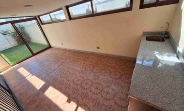 Hermosa Casa 3 Dormitorios, 2 baños, 2 Estacionamientos