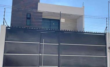 preciosa casa en venta con terreno adjunto