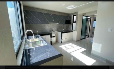 preciosa casa en venta con terreno adjunto