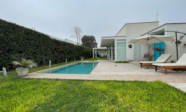 EN VENTA CASA DE LINDO DISEÑO Y PISCINA EN CONDOMINIO PRIVADO PASO CHICO