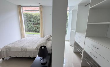 EN VENTA CASA DE LINDO DISEÑO Y PISCINA EN CONDOMINIO PRIVADO PASO CHICO