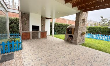 EN VENTA CASA DE LINDO DISEÑO Y PISCINA EN CONDOMINIO PRIVADO PASO CHICO