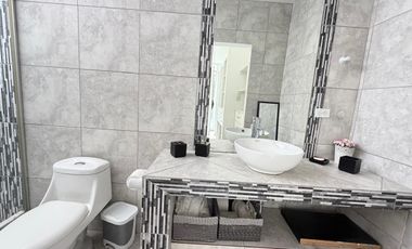 EN VENTA CASA DE LINDO DISEÑO Y PISCINA EN CONDOMINIO PRIVADO PASO CHICO