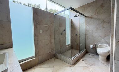 EN VENTA CASA DE LINDO DISEÑO Y PISCINA EN CONDOMINIO PRIVADO PASO CHICO