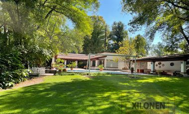 Rancho Señorial Privilegiado, con 3 Pozos y Bella Ecología. Casa estilo Mediterránea amueblada, con alberca, 10 caballerizas: Frontón y Pádel tenis.