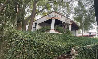 Rancho Señorial Privilegiado, con 3 Pozos y Bella Ecología. Casa estilo Mediterránea amueblada, con alberca, 10 caballerizas: Frontón y Pádel tenis.