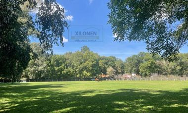 Rancho Señorial Privilegiado, con 3 Pozos y Bella Ecología. Casa estilo Mediterránea amueblada, con alberca, 10 caballerizas: Frontón y Pádel tenis.