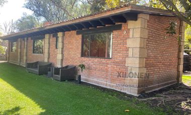 Rancho Señorial Privilegiado, con 3 Pozos y Bella Ecología. Casa estilo Mediterránea amueblada, con alberca, 10 caballerizas: Frontón y Pádel tenis.