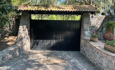 Rancho Señorial Privilegiado, con 3 Pozos y Bella Ecología. Casa estilo Mediterránea amueblada, con alberca, 10 caballerizas: Frontón y Pádel tenis.