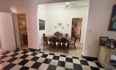 VENDO CASA CERCA DEL MALECON Y DE LA PARROQUIA