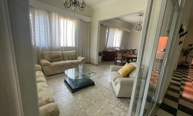 VENDO CASA CERCA DEL MALECON Y DE LA PARROQUIA