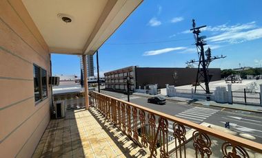 VENDO CASA CERCA DEL MALECON Y DE LA PARROQUIA