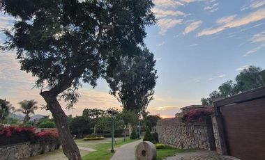 Hermosa Casa, en el exclusivo Condominio Bosques de La Planicie.