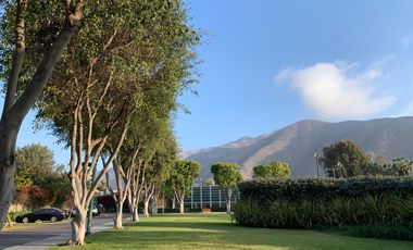 Hermosa Casa, en el exclusivo Condominio Bosques de La Planicie.