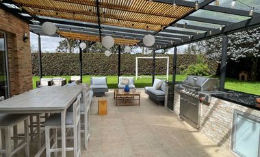 Arriendo Casa en San Simón: 5 hab c/baño, gimnasio, BBQ, terrazas y 6 parqueos, Cancha de tenis