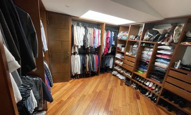 Arriendo Casa en San Simón: 5 hab c/baño, gimnasio, BBQ, terrazas y 6 parqueos, Cancha de tenis