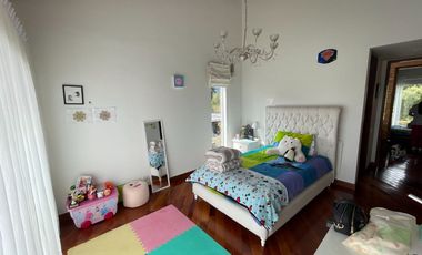 Arriendo Casa en San Simón: 5 hab c/baño, gimnasio, BBQ, terrazas y 6 parqueos, Cancha de tenis